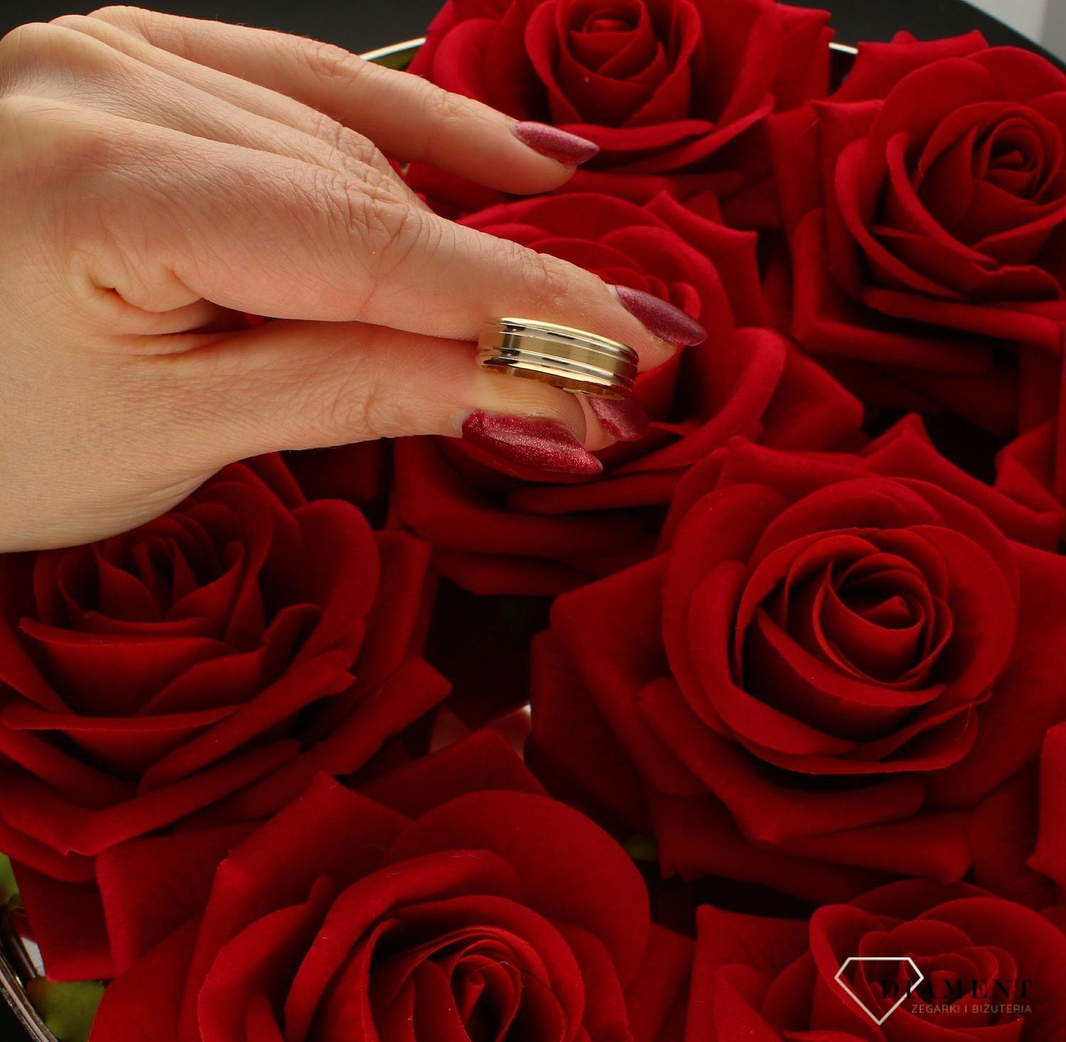 Złota obrączka płaska 6mm z białymi paskami 585 – Elegancja i blask na całe życie  Rozmiar 16.jpg